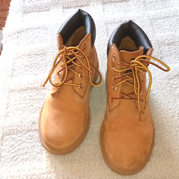 Timberland kids boot, size 13.5, pre loved cond. Waterproof, Unisex - Picture 2 of 9